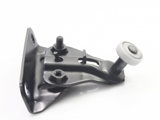 6831026020 TOYOTA - Ролик двери - Autoyamato