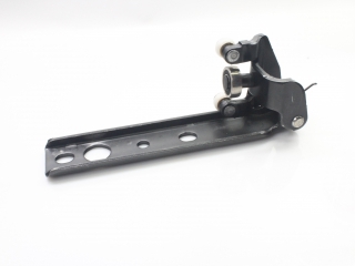 Ролик двери 6838026010 (TOYOTA)